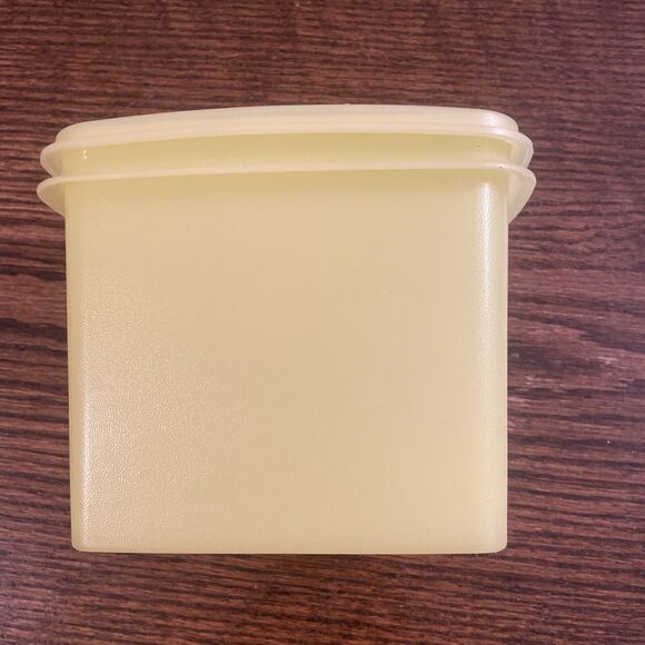 Vintage Tupperware Shelf Saver Yellow Storage Container 1243-10 w/Lid - Picture 1 of 5